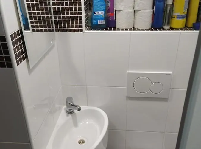 Апартаменты Basement Close To Train Station Братислава