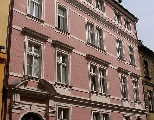 Basement Close To Train Station Апартаменты Братислава