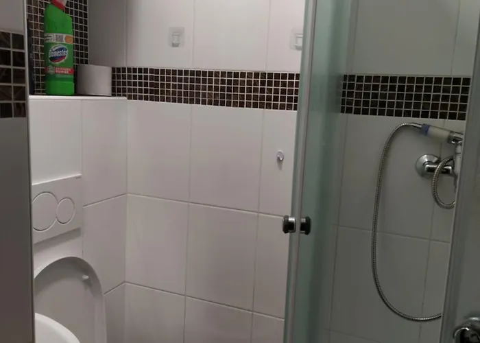 Апартаменты Basement Close To Train Station *