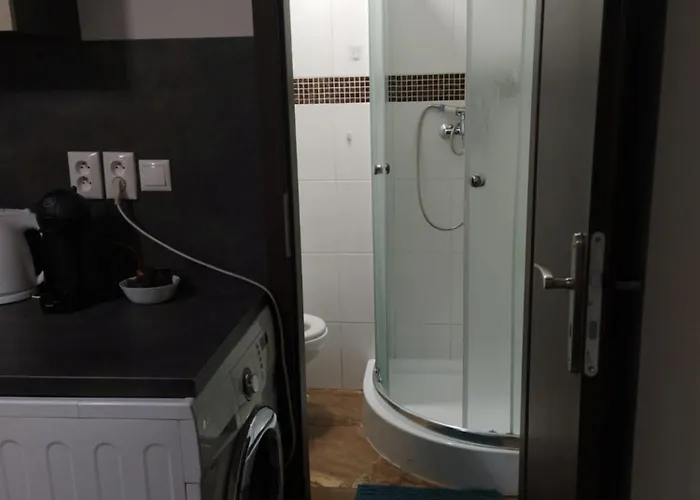 Basement Close To Train Station Апартаменты Братислава