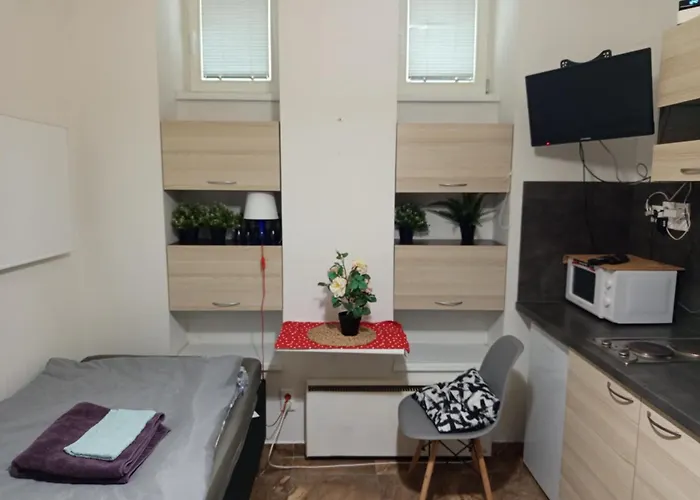 Апартаменты Basement Close To Train Station *