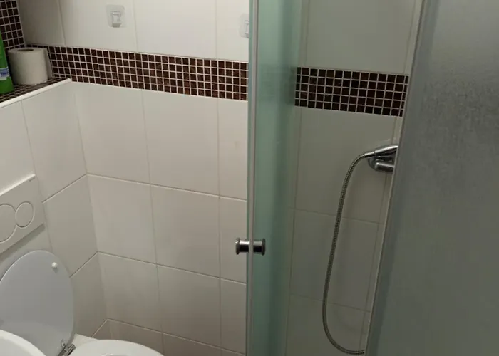 Апартаменты Basement Close To Train Station