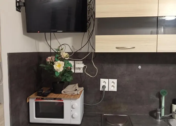 Basement Close To Train Station Апартаменты Братислава